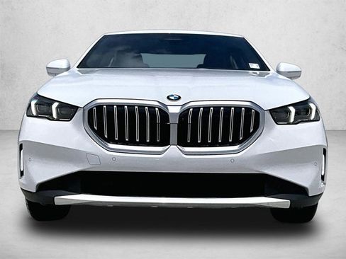 Used 2026 BMW 530i RWD image 3