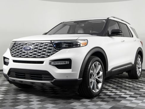 Used 2021 Ford Explorer Platinum w/ Equipment Group 601A image 2