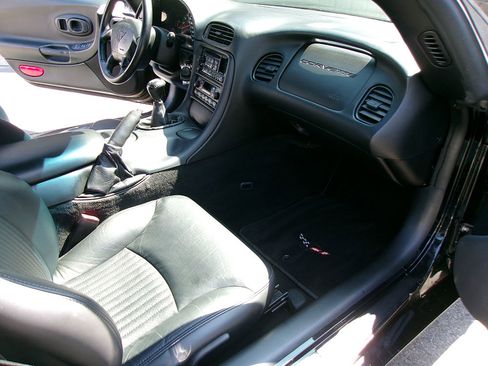 Used 2001 Chevrolet Corvette Z06 image 10