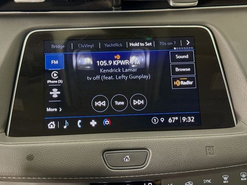 Used 2021 Cadillac XT4 Luxury w/ Cold Weather Package FWD image 16