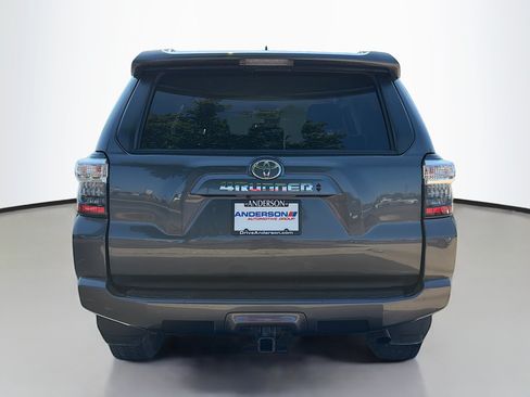 Used 2022 Toyota 4Runner SR5 AWD/4WD image 17