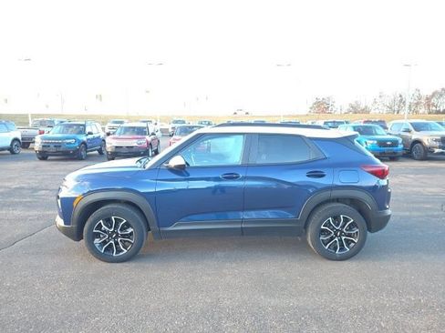 Used 2023 Chevrolet TrailBlazer ACTIV w/ Sun and Liftgate Package image 4