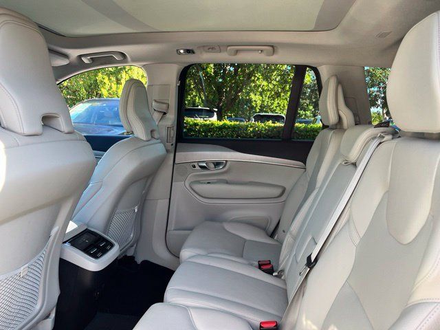 Used 2022 Volvo XC90 T5 Momentum w/ Climate Package FWD image 7