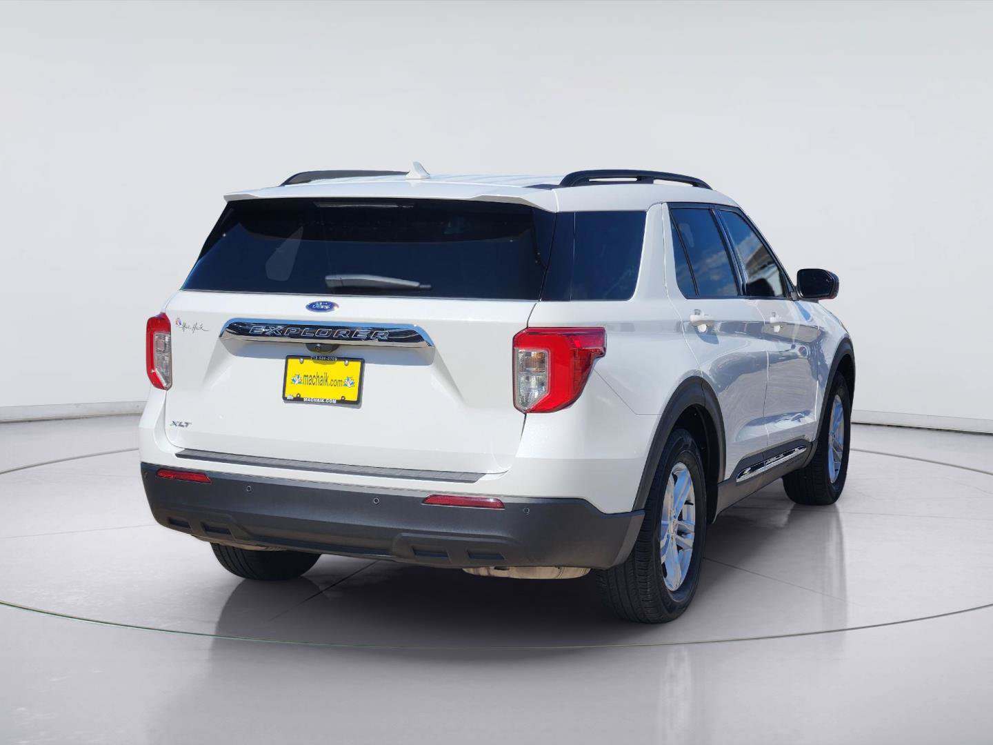 Used 2024 Ford Explorer XLT RWD image 5