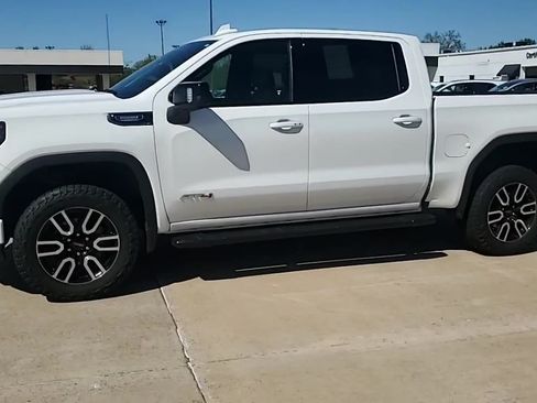 Used 2024 GMC Sierra 1500 AT4 w/ Technology Package AWD/4WD image 5
