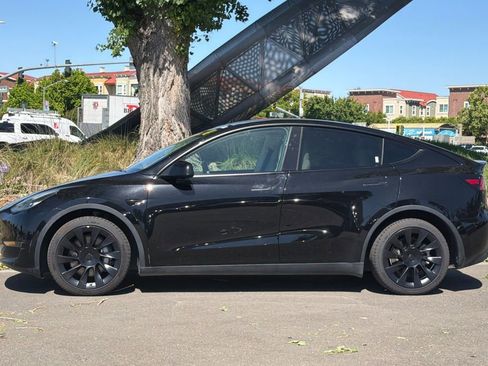 Used 2021 Tesla Model Y Long Range AWD/4WD image 7