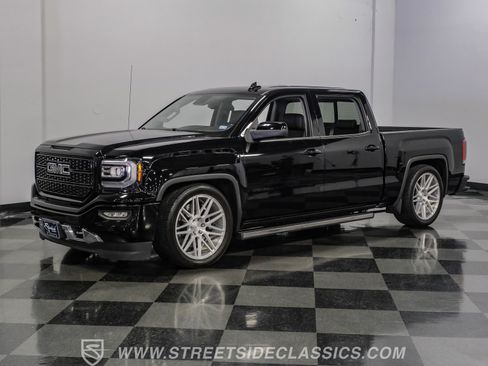 Used 2017 GMC Sierra 1500 Denali w/ Denali Ultimate Package AWD/4WD image 6