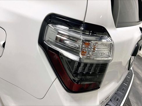 Used 2018 Toyota 4Runner TRD Off-Road Premium image 29