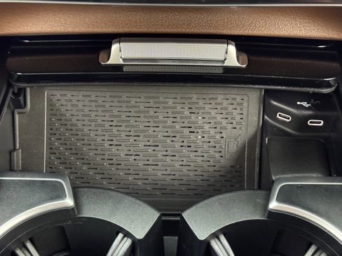 Used 2024 Mercedes-Benz GLS 450 4MATIC image 34