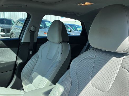 Certified 2024 Hyundai Elantra Limited FWD image 27