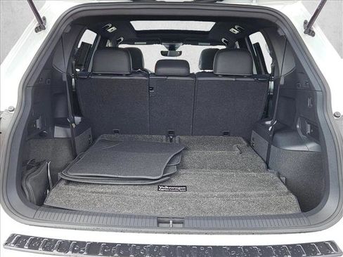 Used 2023 Volkswagen Tiguan SE R-Line image 6