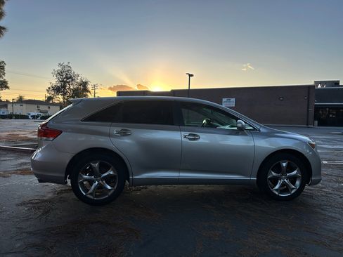 Used 2010 Toyota Venza image 6