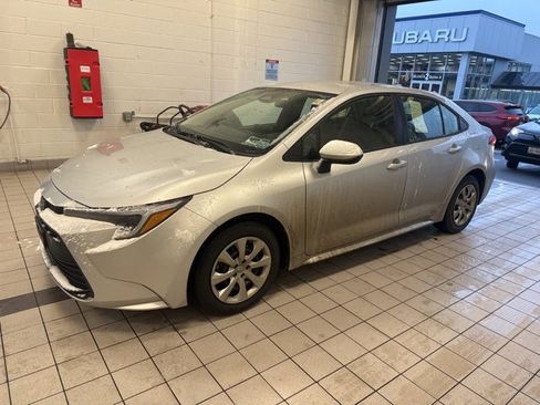 Used 2024 Toyota Corolla LE image 2