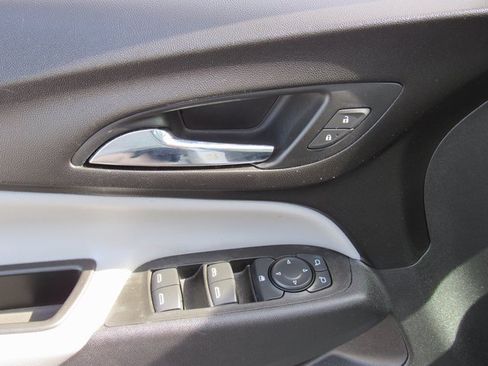 Used 2021 Chevrolet Equinox LS image 12