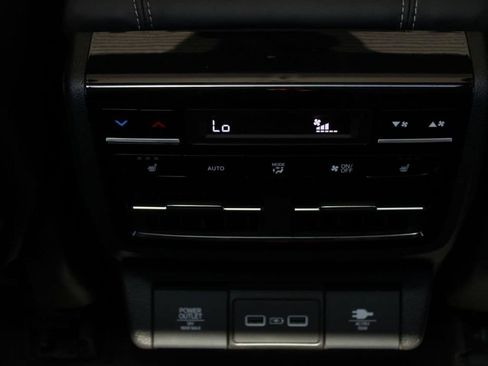 Used 2024 Acura MDX SH-AWD w/ Advance Package image 19