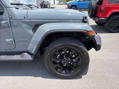 Used 2025 Jeep Wrangler Unlimited Sahara AWD/4WD image 4