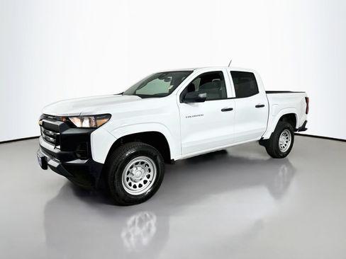 Used 2025 Chevrolet Colorado W/T w/ Advanced Trailering Package RWD image 4