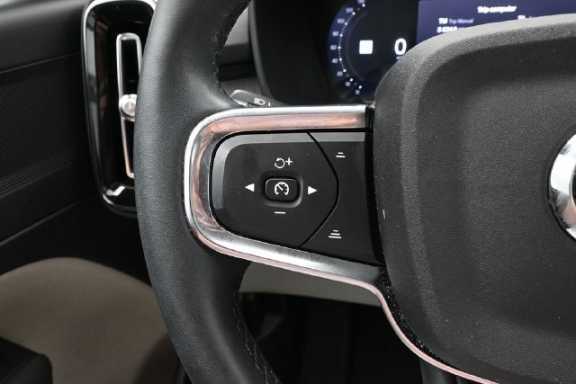 Used 2024 Volvo XC40 B5 Plus w/ Protection Package Premier AWD/4WD image 21