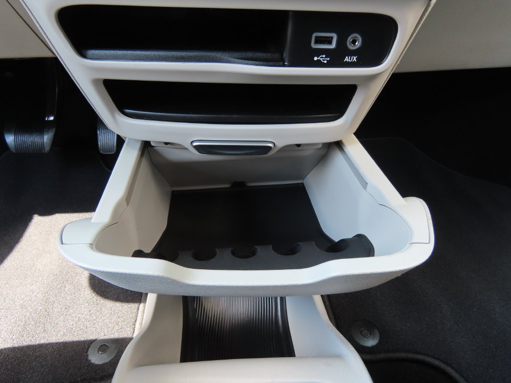 Used 2018 Chrysler Pacifica L FWD image 50