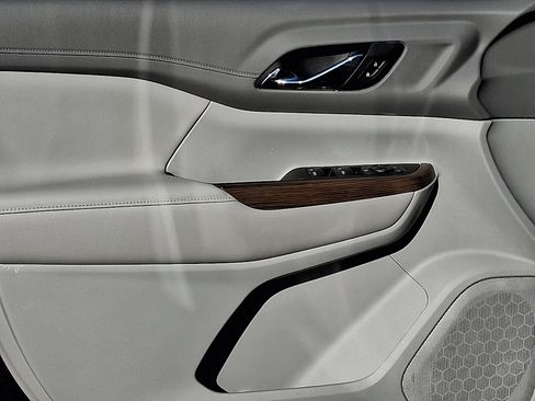 Used 2019 GMC Acadia SLE image 13