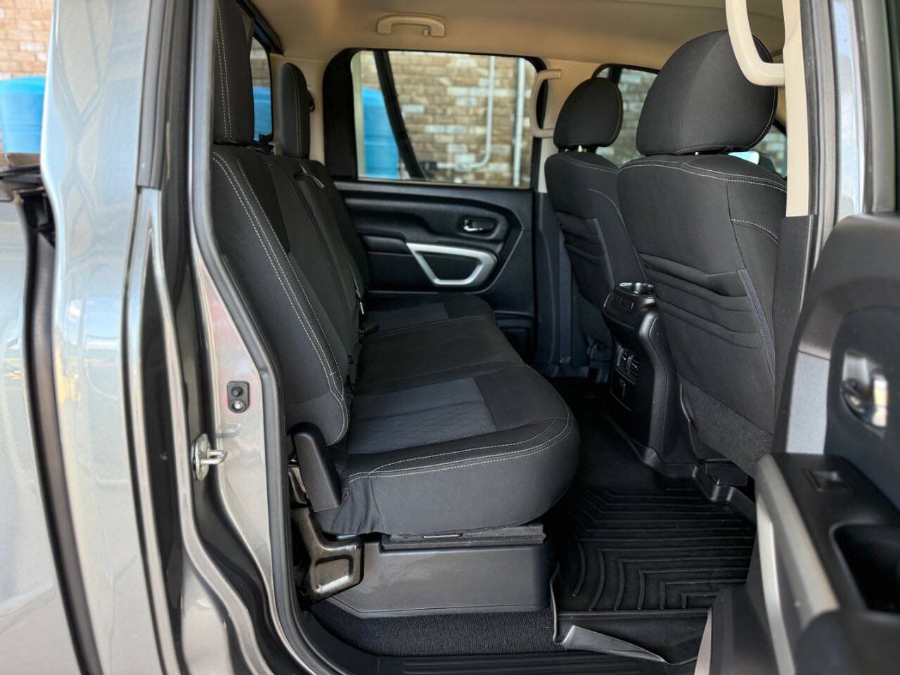 Used 2017 Nissan Titan SV AWD/4WD image 24