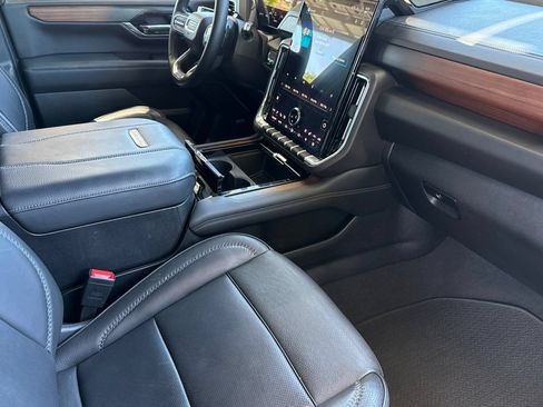 Used 2025 GMC Yukon Denali AWD/4WD image 26