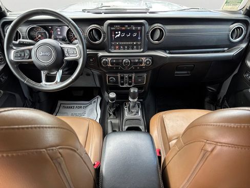 Used 2020 Jeep Gladiator Overland w/ Dual Top Group AWD/4WD image 17