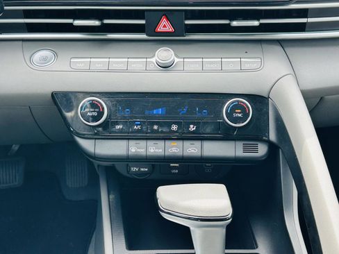 Used 2024 Hyundai Elantra SEL image 19