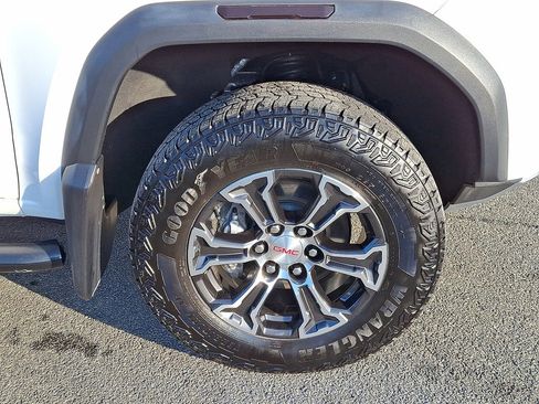 Used 2024 GMC Canyon AT4 image 27