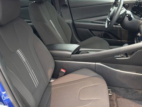 Certified 2025 Hyundai Elantra SEL FWD image 25
