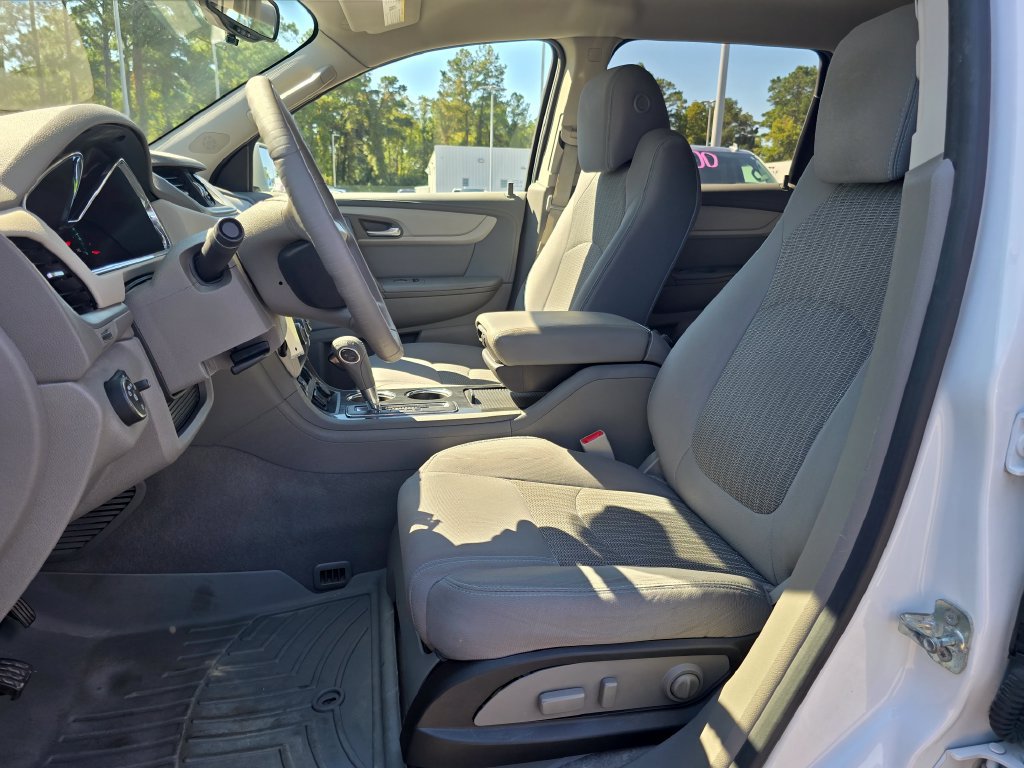 Used 2017 Chevrolet Traverse LT w/ Style and Technology Package FWD image 9