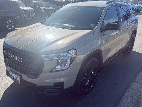Used 2023 GMC Terrain SLE w/ Driver Convenience Package FWD image 15