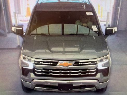 Used 2024 Chevrolet Silverado 1500 LTZ w/ LTZ Convenience Package II AWD/4WD image 12