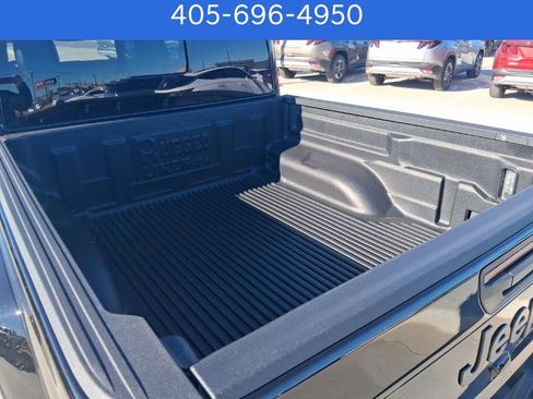 Used 2024 Jeep Gladiator Sport image 16
