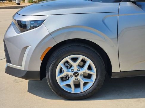 Certified 2025 Kia Soul LX w/ LX Technology Package FWD image 8
