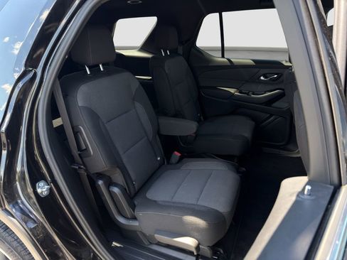 Used 2023 Chevrolet Traverse LT FWD image 19