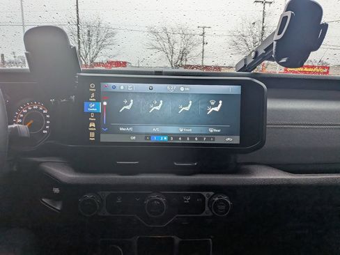 Used 2024 Jeep Gladiator Sport image 18