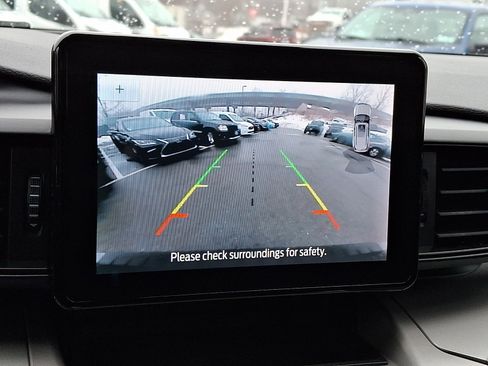 Used 2022 Ford Explorer XLT image 24