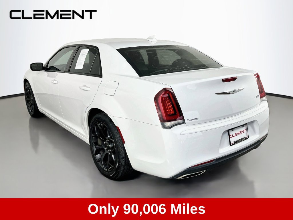 Used 2019 Chrysler 300 Touring w/ Sport Appearance Package RWD image 8