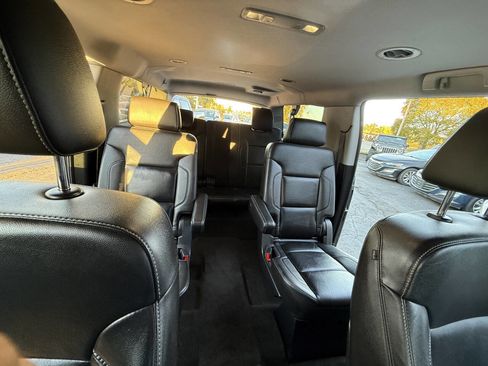 Used 2015 Chevrolet Suburban LT image 21