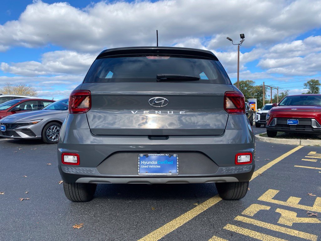 Certified 2024 Hyundai Venue Limited FWD image 5