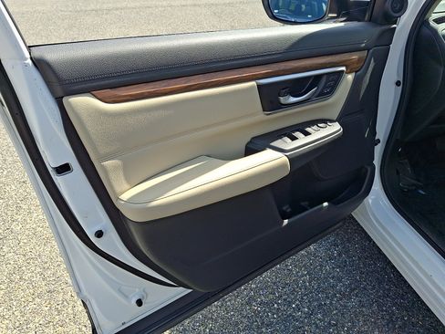 Used 2020 Honda CR-V Touring image 13