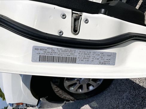 Used 2019 RAM 2500 Laramie AWD/4WD image 4