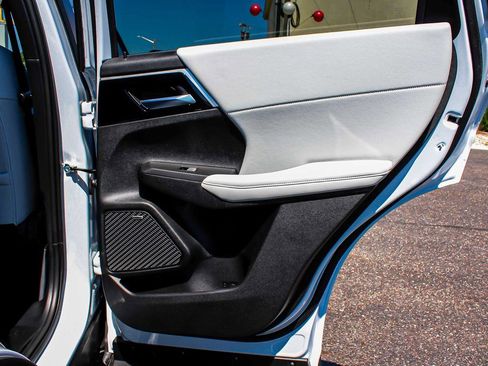 New 2025 Mitsubishi Outlander SE image 13