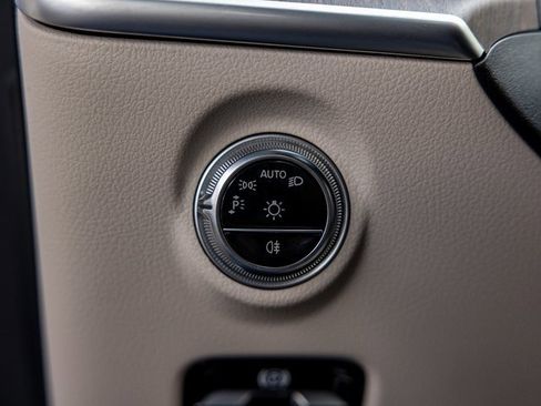 Used 2025 Mercedes-Benz C 300 4MATIC Sedan image 42