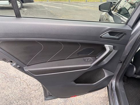 Used 2024 Volkswagen Tiguan SE image 14