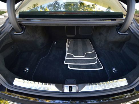 Used 2022 Bentley Flying Spur V8 image 73