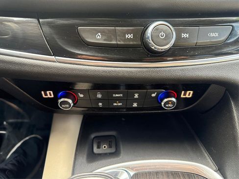 Used 2018 Buick Enclave Essence image 26