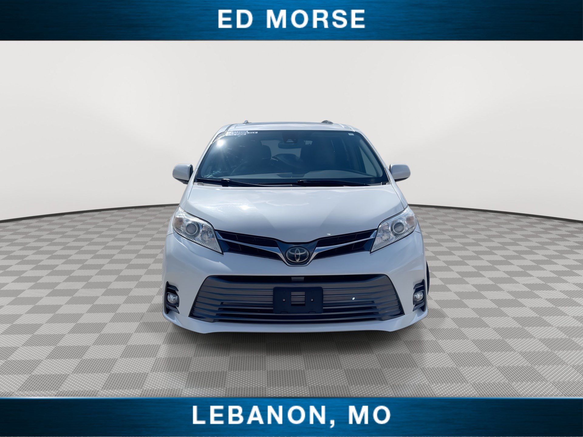 Used 2018 Toyota Sienna XLE w/ XLE Navigation Package FWD image 3