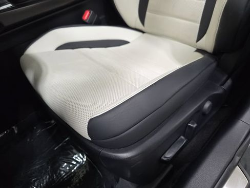 Used 2025 Lexus IS 500 RWD image 28